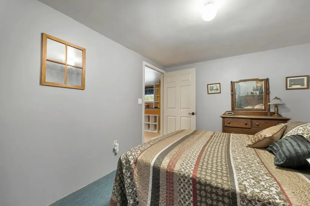 10 Oak Leaf Avenue Tuftonboro NH 03816