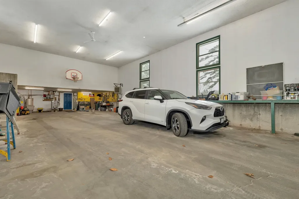 10 Oak Leaf Avenue Tuftonboro NH 03816