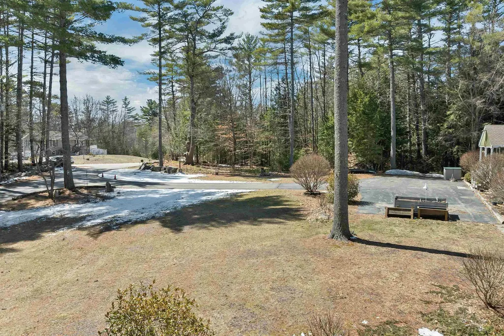10 Oak Leaf Avenue Tuftonboro NH 03816
