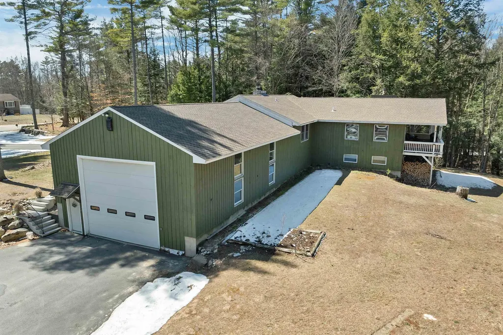 10 Oak Leaf Avenue Tuftonboro NH 03816
