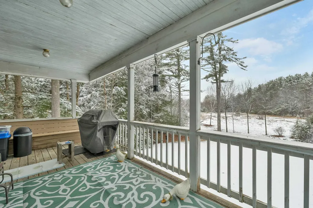 10 Oak Leaf Avenue Tuftonboro NH 03816
