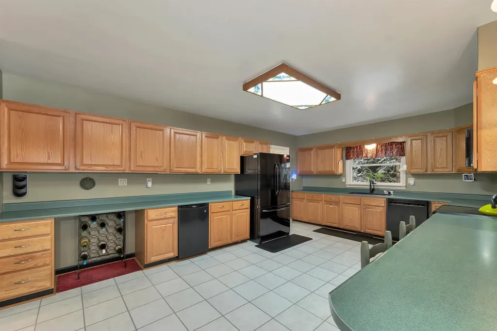 10 Oak Leaf Avenue Tuftonboro NH 03816