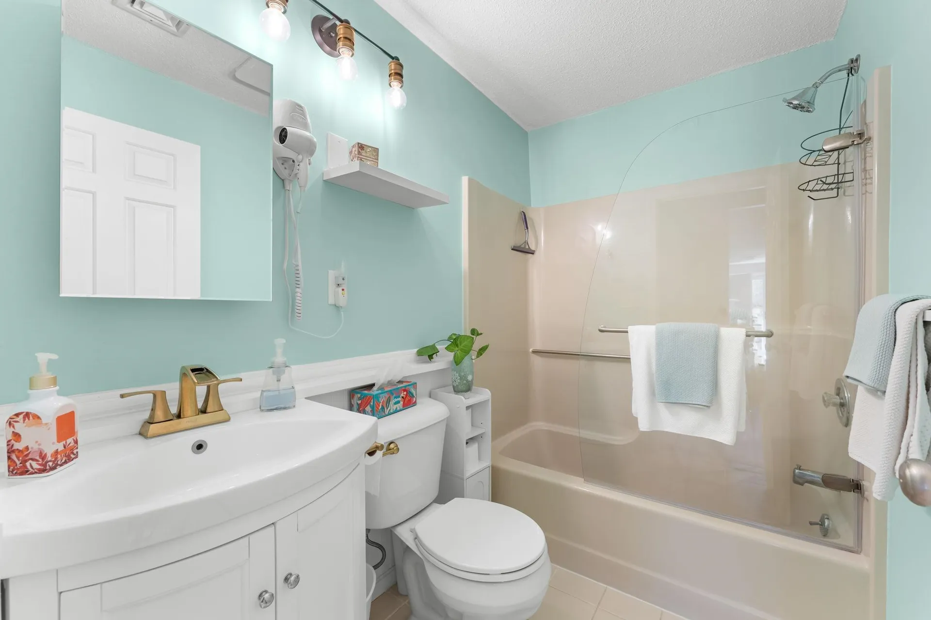 12 Heather Court Nashua NH 03062