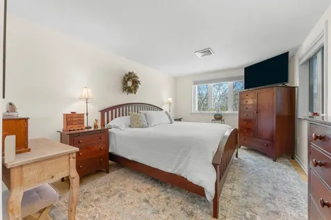 12 Heather Court Nashua NH 03062
