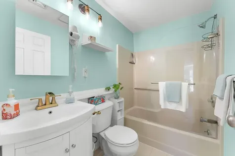 12 Heather Court Nashua NH 03062