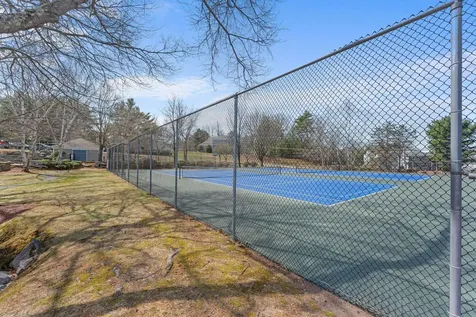 12 Heather Court Nashua NH 03062