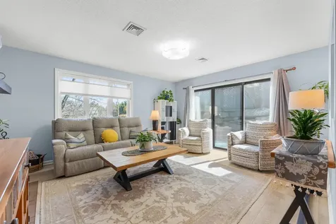 12 Heather Court Nashua NH 03062