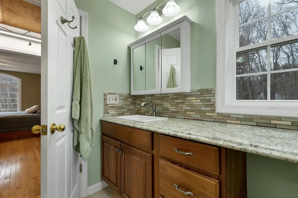 47 Little Mill Road Sandown NH 03873