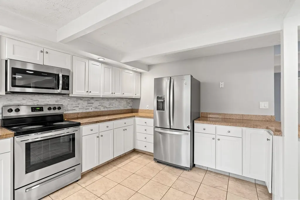 214 Maplehurst Avenue Manchester NH 03104