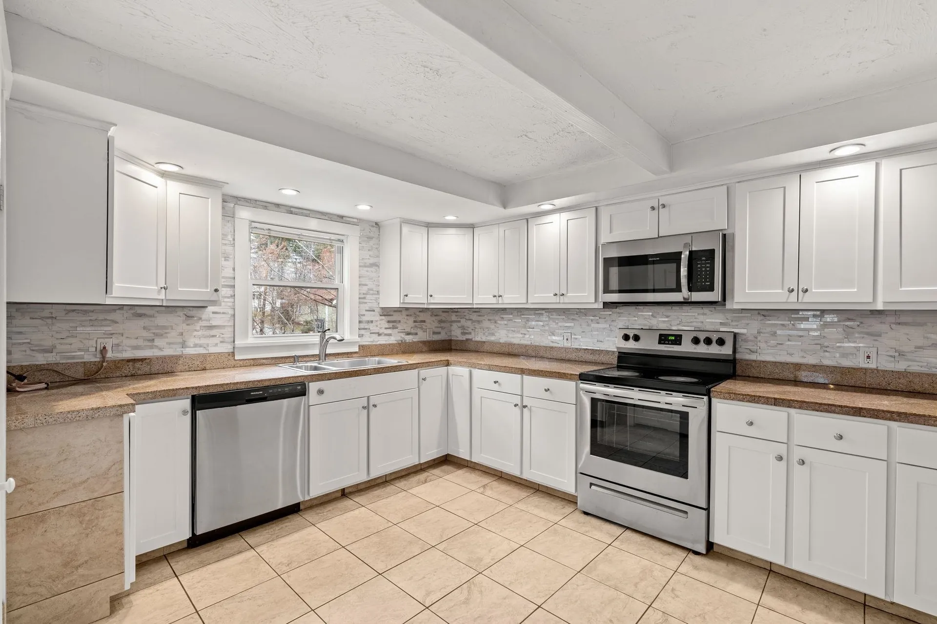 214 Maplehurst Avenue Manchester NH 03104