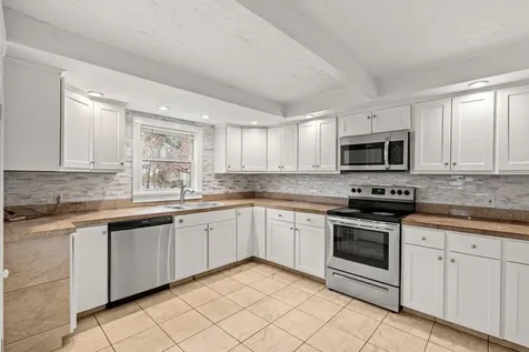 214 Maplehurst Avenue Manchester NH 03104