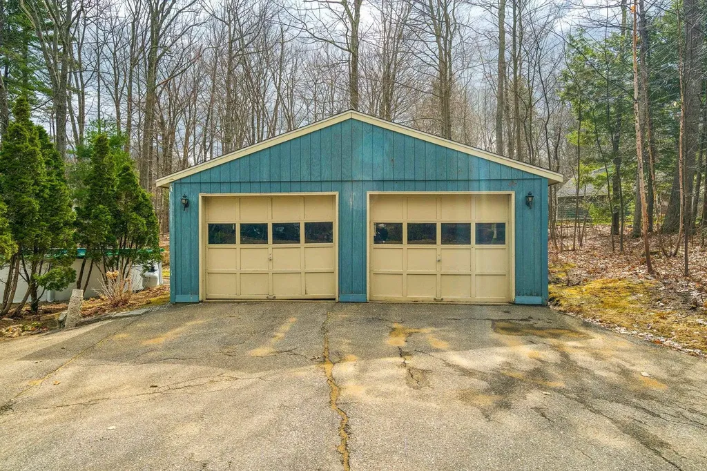 24 Jay Drive Gilford NH 03249