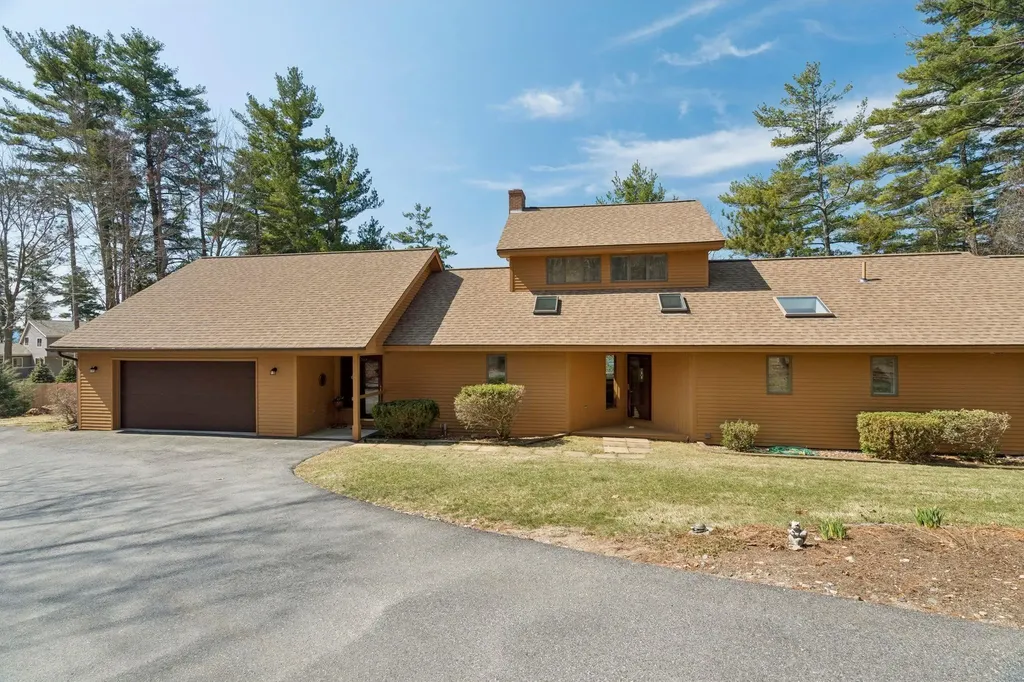 9 Umbrella Point Wolfeboro NH 03894