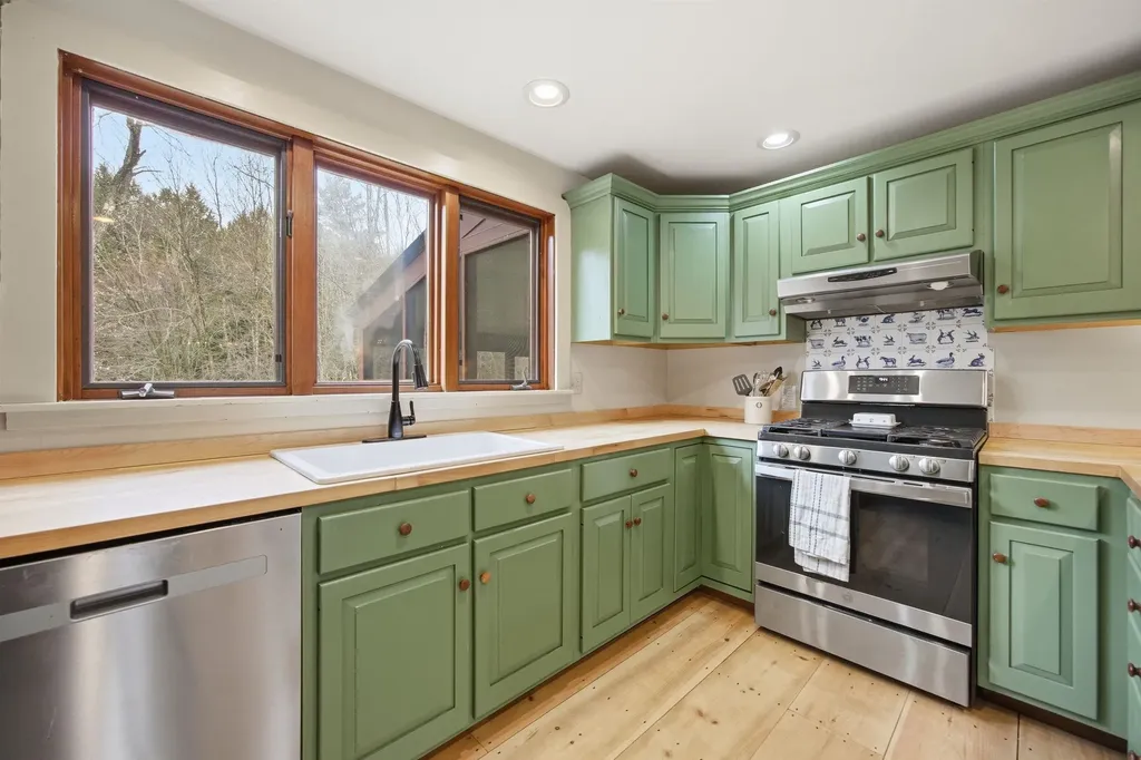 601 Cadwell Road Thetford VT 05043