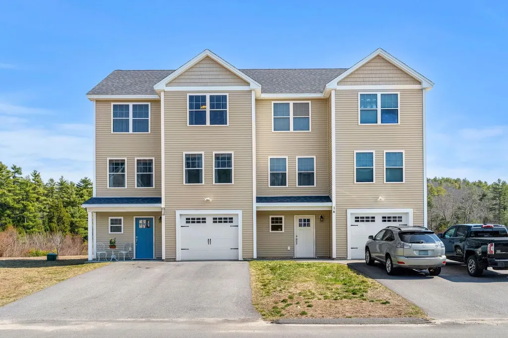 14 Waterford Drive Raymond NH 03077