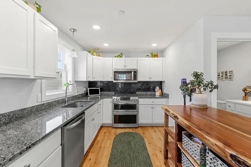 14 Waterford Drive Raymond NH 03077
