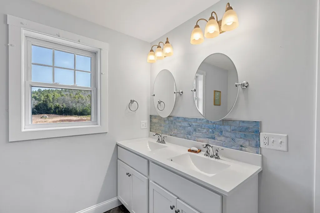 14 Waterford Drive Raymond NH 03077