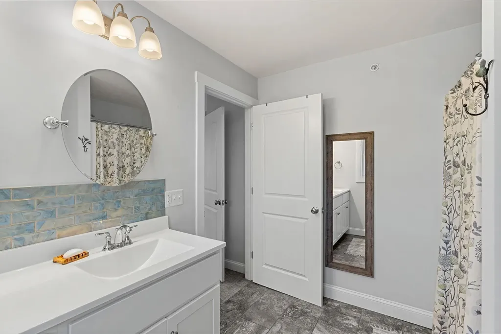 14 Waterford Drive Raymond NH 03077