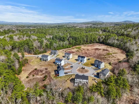 14 Waterford Drive Raymond NH 03077