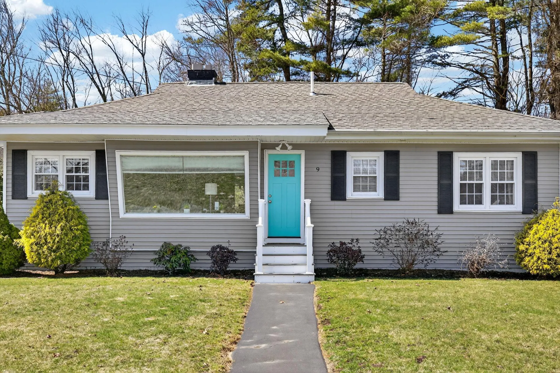 9 Dawson Avenue Salem NH 03079