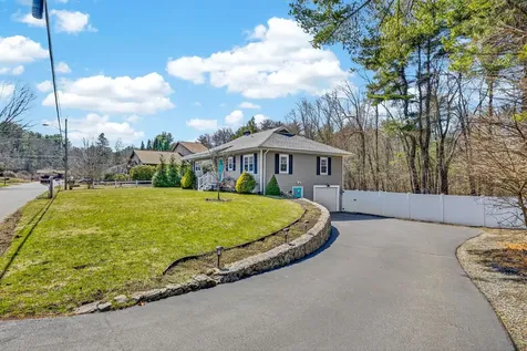 9 Dawson Avenue Salem NH 03079