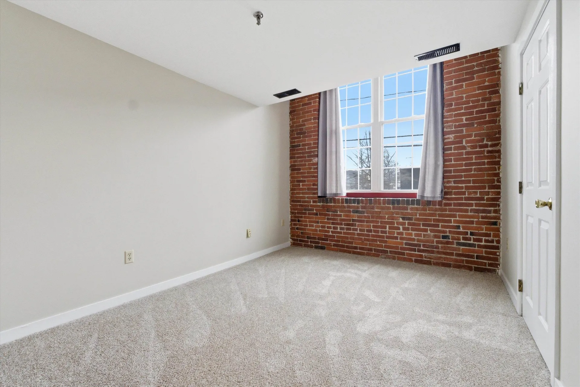 470 Silver Street Manchester NH 03103