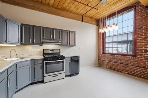 470 Silver Street Manchester NH 03103