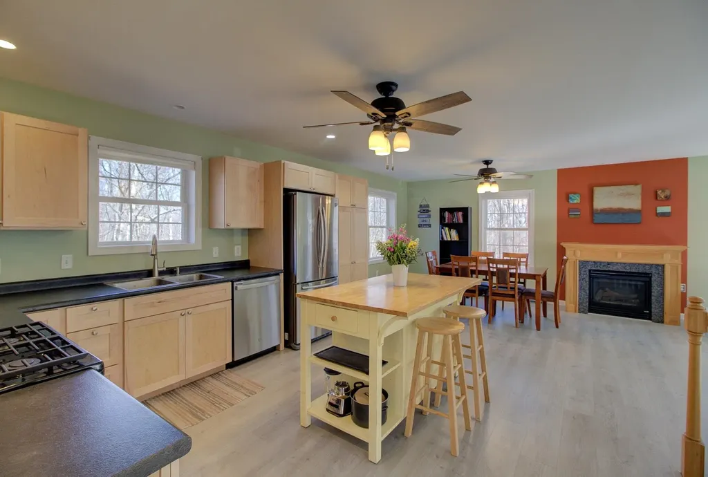 47 Lovers Lane Grand Isle VT 05458