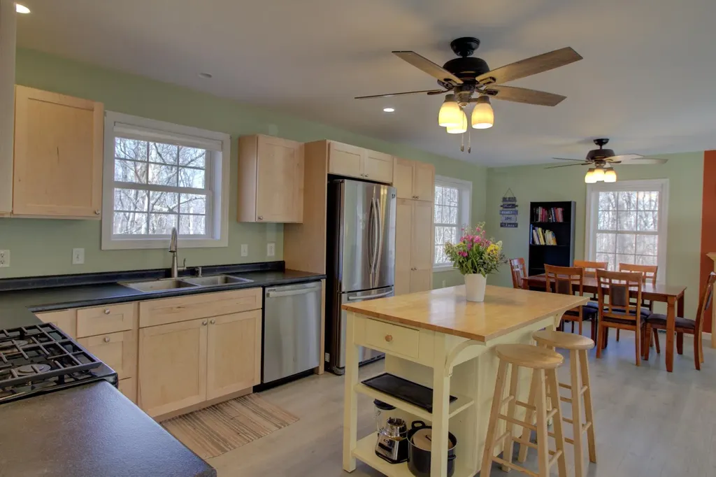 47 Lovers Lane Grand Isle VT 05458