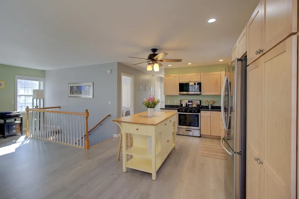 47 Lovers Lane Grand Isle VT 05458