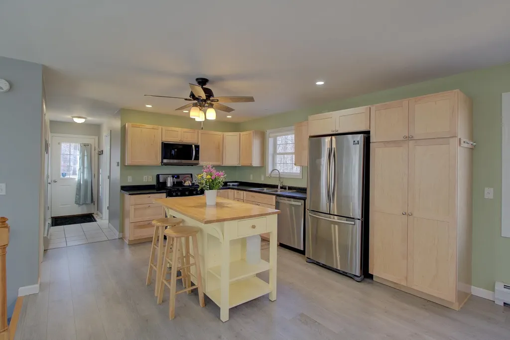47 Lovers Lane Grand Isle VT 05458