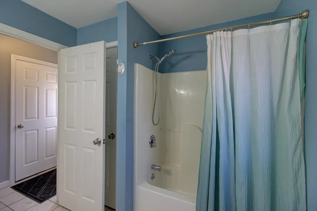 47 Lovers Lane Grand Isle VT 05458