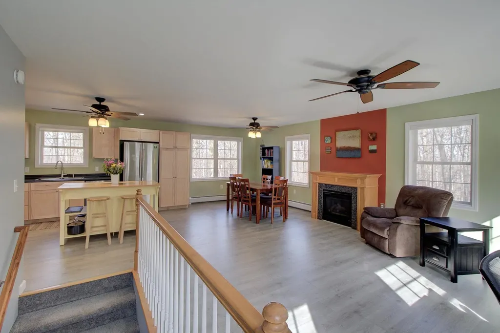 47 Lovers Lane Grand Isle VT 05458