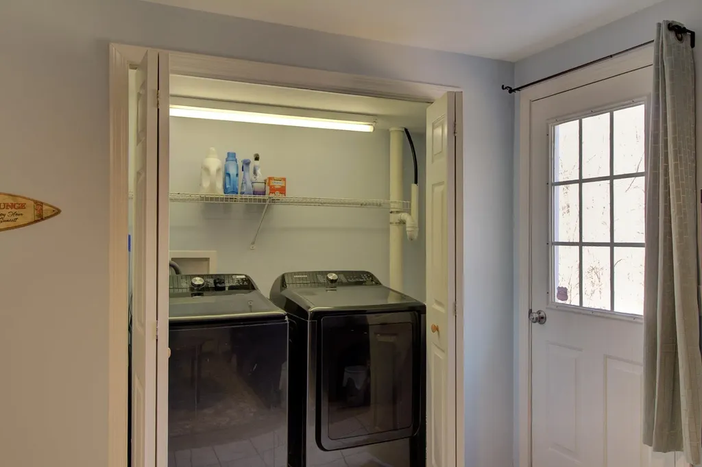 47 Lovers Lane Grand Isle VT 05458