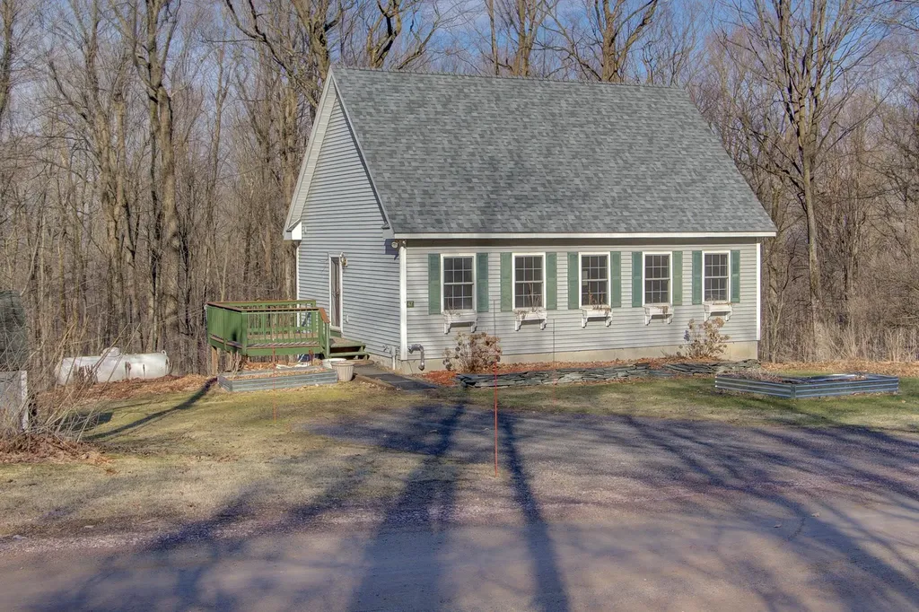 47 Lovers Lane Grand Isle VT 05458