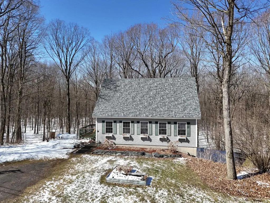 47 Lovers Lane Grand Isle VT 05458