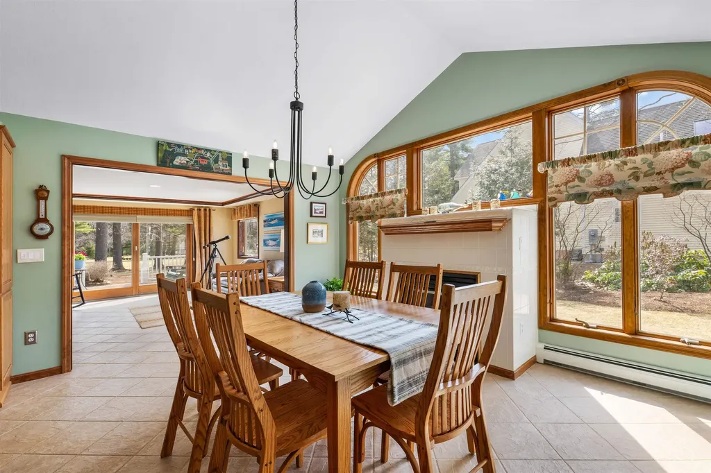 18 Falcon Way Hales Location NH 03860