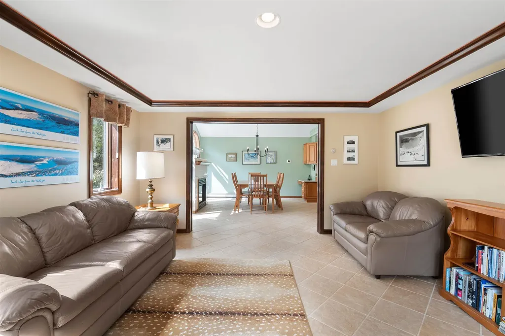 18 Falcon Way Hales Location NH 03860