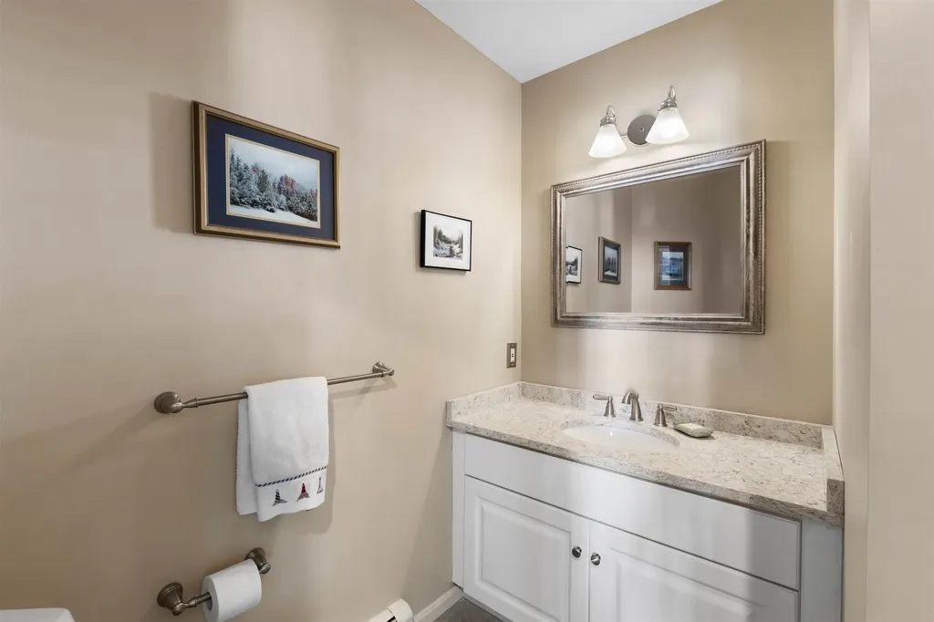 18 Falcon Way Hales Location NH 03860