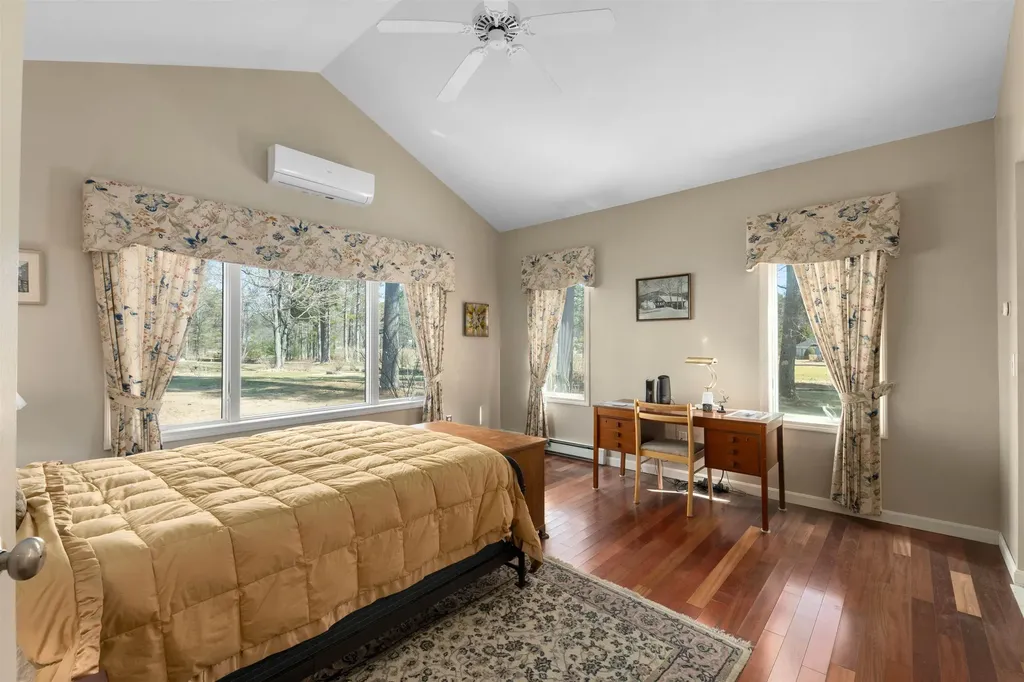 18 Falcon Way Hales Location NH 03860