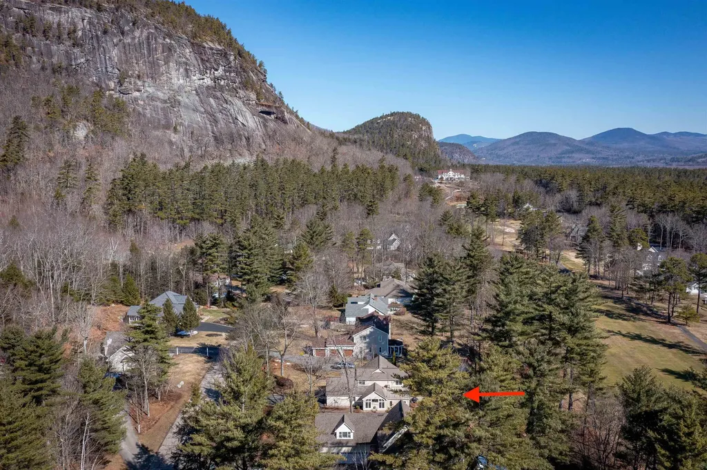 18 Falcon Way Hales Location NH 03860