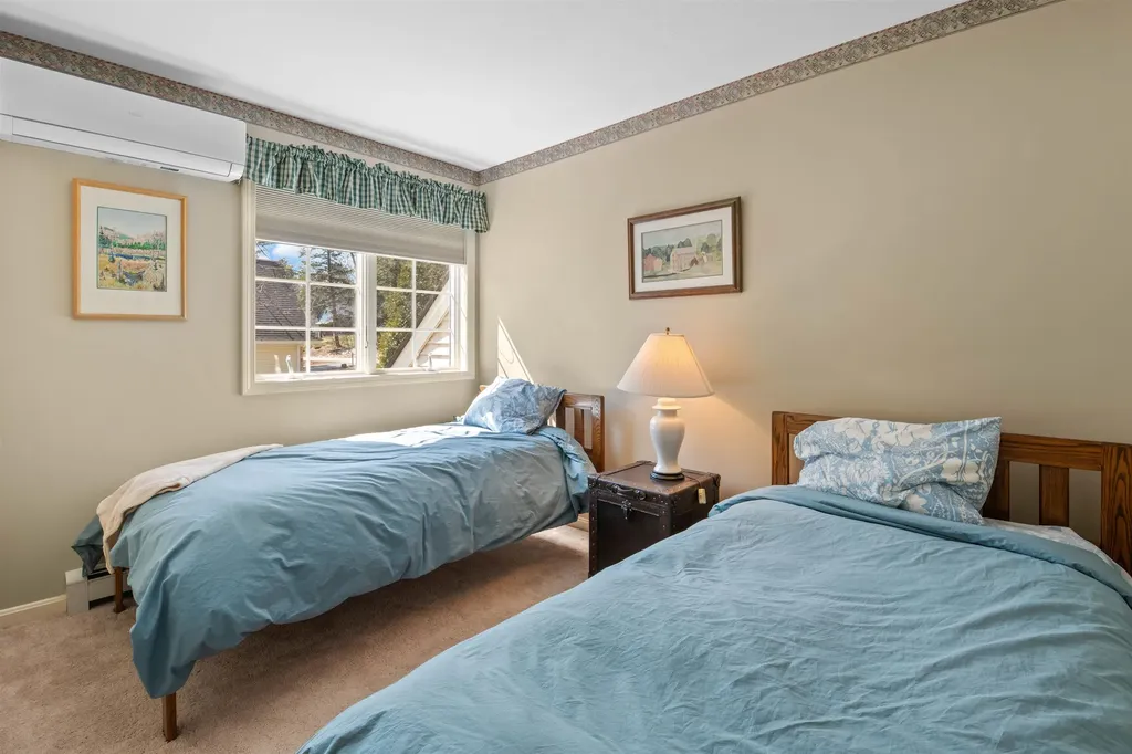 18 Falcon Way Hales Location NH 03860