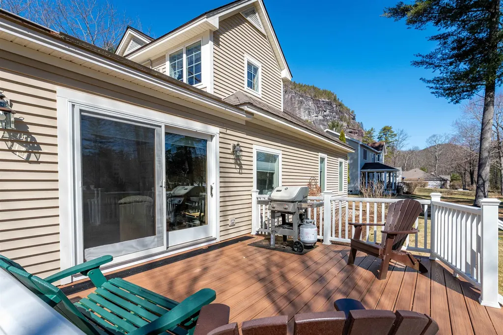 18 Falcon Way Hales Location NH 03860