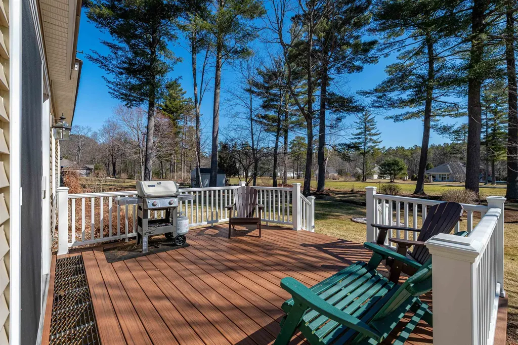 18 Falcon Way Hales Location NH 03860