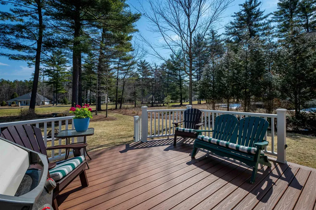 18 Falcon Way Hales Location NH 03860