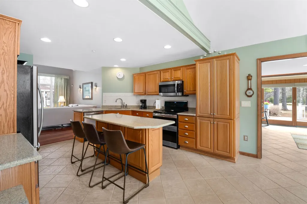 18 Falcon Way Hales Location NH 03860