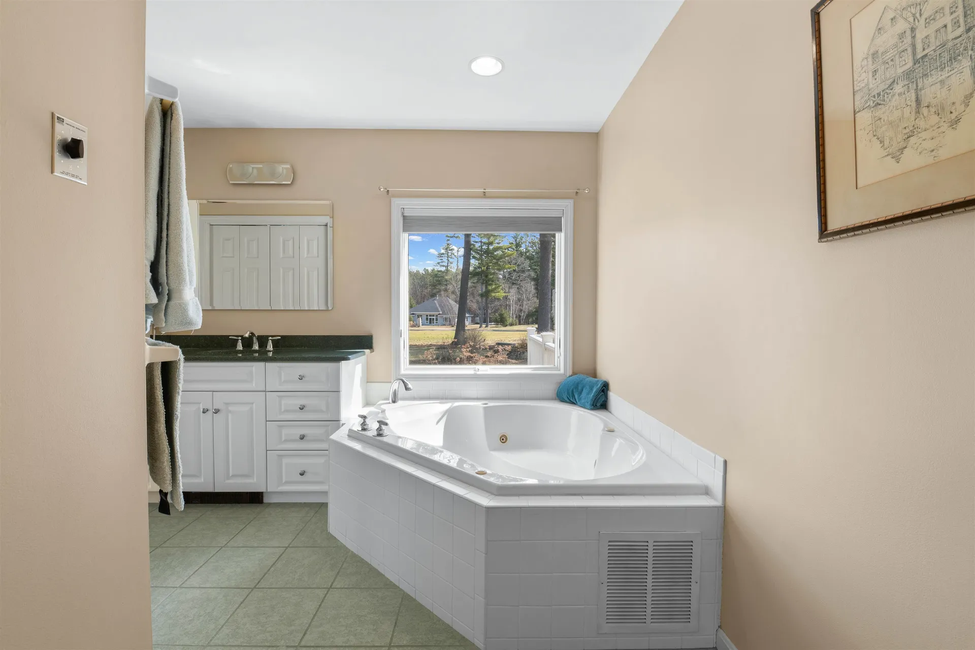 18 Falcon Way Hales Location NH 03860