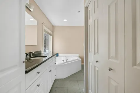 18 Falcon Way Hales Location NH 03860