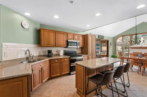 18 Falcon Way Hales Location NH 03860
