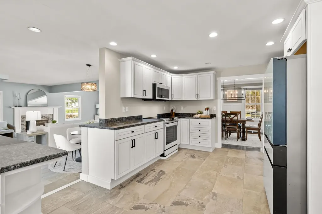 35 Winterberry Lane Stratham NH 03885